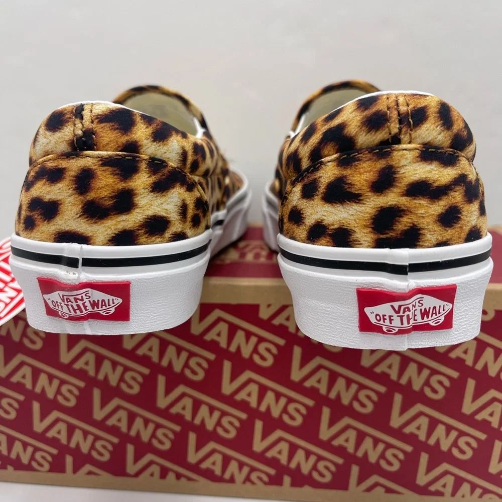 Vans WMNS Slip-On Shoes Classic
(Leopard print) Black/True white
VN0A5AO8316 - Picture 11 of 16